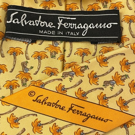 MADE IN ITALY製 Salvatore Ferragamo 南国柄シルクネクタイ イエロー