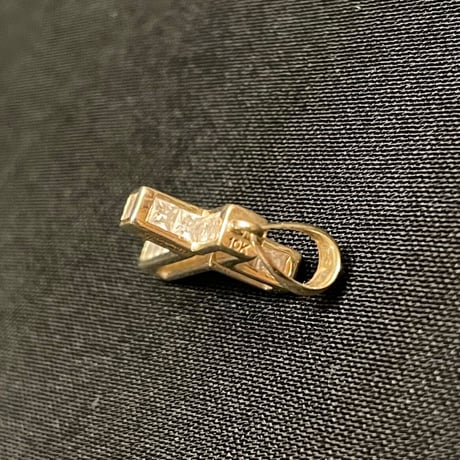 10金製 AVALANCHE 10Kイエローゴールド ジルコニアクロスペンダントヘッド Sサイズ ゴールド 幅13mm×27mm
