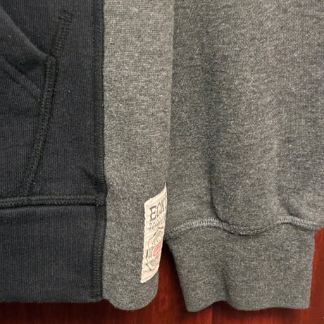 ECKO UNLTD. ロゴ刺繍入り プルオーバーパーカー ブラック×チャコールグレー Mサイズ