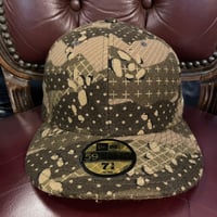 激レア SWAGGER × NEW ERA 2007年モデル 「DYNASTY」 バック刺繍入りオリジナルカモフラージュ柄ベースボールキャップ ブラウン Mサイズ 7-3/8 58.7cm