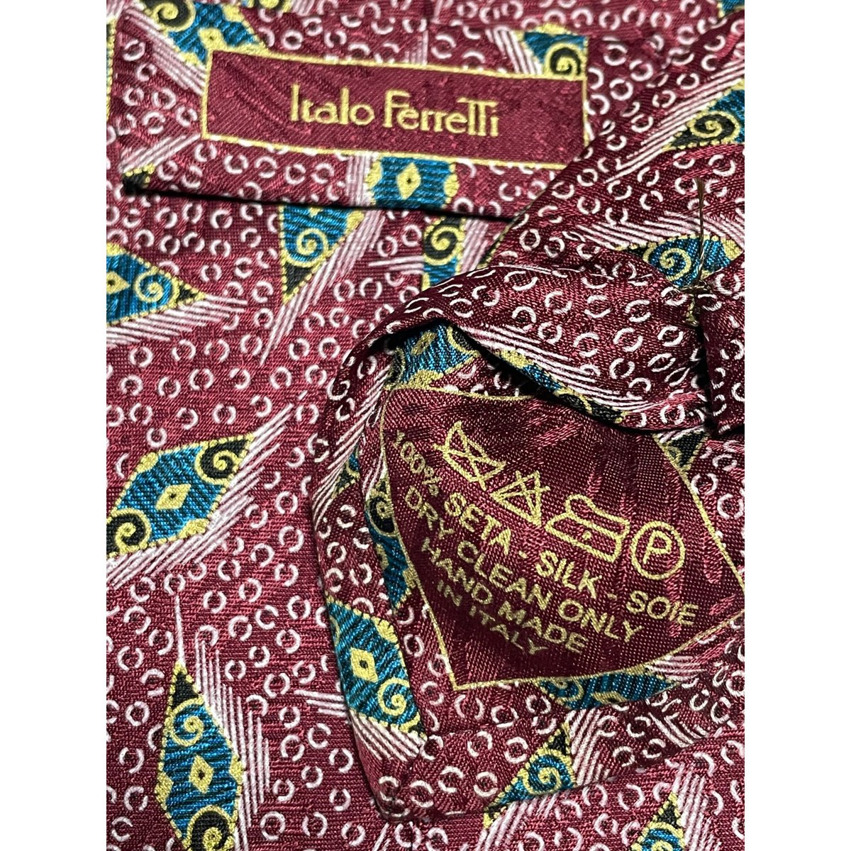 MADE IN ITALY製 Italo Ferretti HANDMADE 総柄シルクネクタ
