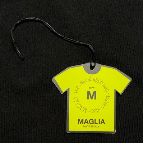 ★新品★ MADE IN ITALY製 MAGLIA 2025年SSモデル 「CITTA DELL AMORE ITALIA」 ポケット付きプリントクルーネックTシャツ ブラック S～XLサイズ