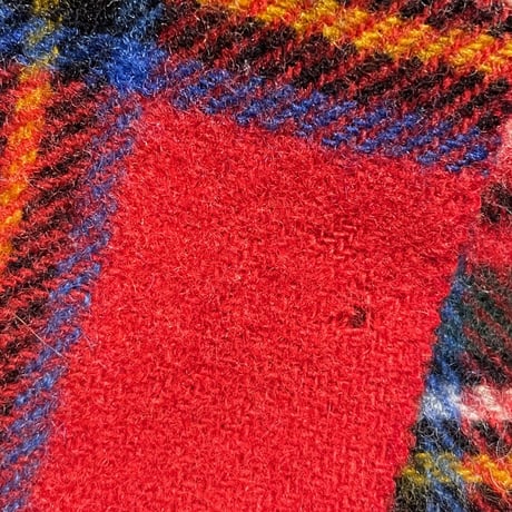 ▲訳あり商品▲ MADE IN ITALY製 WALT DiSNEY ISIDE S.P.A. EUROPE ミッキーマウス刺繍タータンチェック柄ウールカシミヤマフラー レッド
