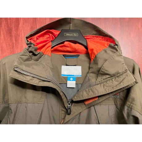 ▲訳あり商品▲ Columbia TITANIUM ナイロンマウンテンジャケット カーキ XSサイズ