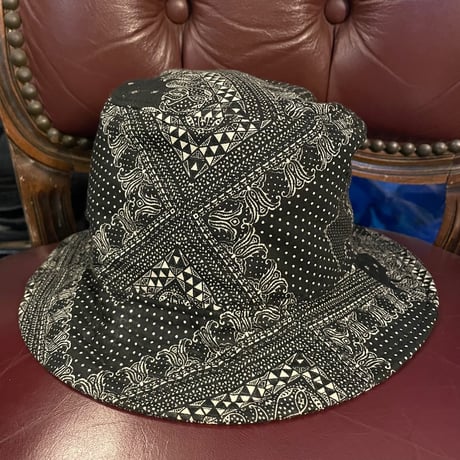 NEW ERA ペイズリードット柄バケットハット ブラック S-Mサイズ