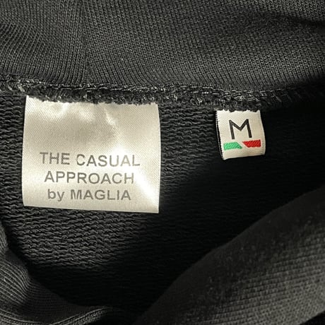 ★新品★ MADE IN ITALY製 MAGLIA 2025年SSモデル S-4001 「CITTA DELL AMORE ITALIA」 プリント入りプルオーバーパーカー ブラック S～XLサイズ