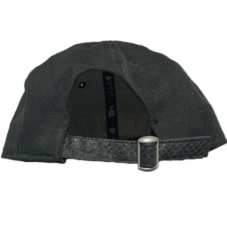 NEWERA BROOKLYN スネーク型押しスナップバックキャップ ブラック Fサイズ