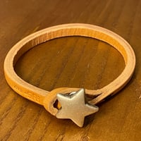 ★新品★ MADE IN ITALY製 TULSI STELLA ハンドメイドレザーブレスレット ナチュラル S/Mサイズ