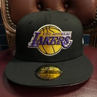 NEW ERA × LOS ANGELES LAKERS 59FIFTY つば裏ペイズリー柄 ベースボールキャップ ブラック 7-5/8 60.6cm