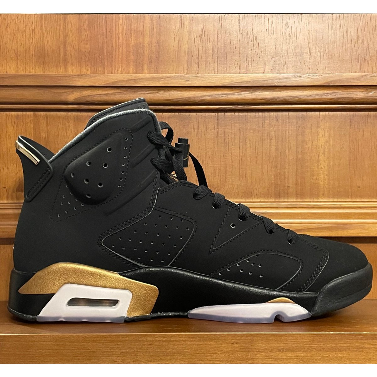 箱、黒タグ付き NIKE AIR JORDAN 6 DEFINING MOMENTS PACK 箱、黒タグ付き NIKE AIR JORDAN 6 DEFINING MOMENTS PACK