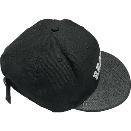 NEWERA BROOKLYN スネーク型押しスナップバックキャップ ブラック Fサイズ