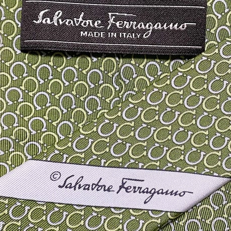 ▲訳あり商品▲ MADE IN ITALY製 Salvatore Ferragamo ガンチーニ総柄シルクネクタイ グリーン