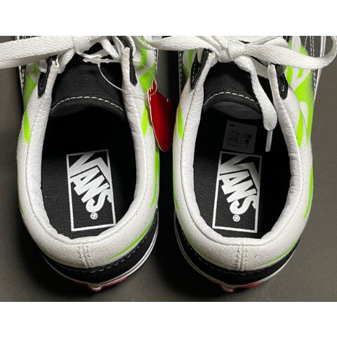 箱付き VANS OLD SKOOL ファイヤーパターンスニーカー ブラック 箱付き VANS OLD SKOOL ファイヤーパターンスニーカー ブラック