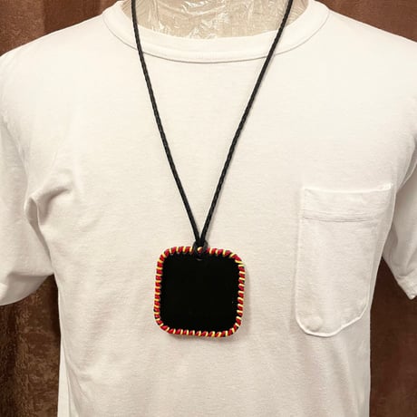 SWAGGER SWGビーズ付き型押しレザーネックレス イエロー×ブラック