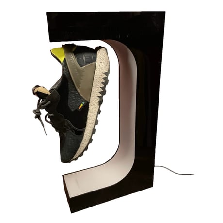 半額セール ★新古品★ Magnetic Levitating Shoe Display 4色ライト無重力浮遊シューズディスプレイ ブラック