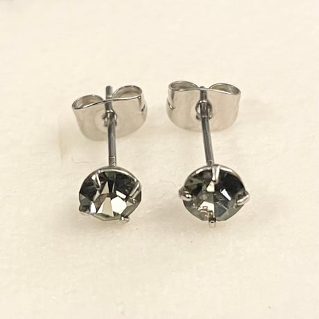 ブラックカラーダイヤ風ピアスセット ブラック×シルバー
