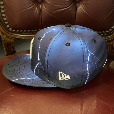 NEW ERA × NEW YORK YANKEES 稲妻柄ベースボールキャップ ネイビー 7-1/8 56.8cm