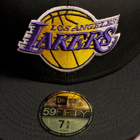 NEW ERA × LOS ANGELES LAKERS 59FIFTY つば裏ペイズリー柄 ベースボールキャップ ブラック 7-5/8 60.6cm