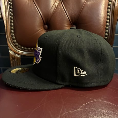 NEW ERA × LOS ANGELES LAKERS 59FIFTY つば裏ペイズリー柄 ベースボールキャップ ブラック 7-5/8 60.6cm