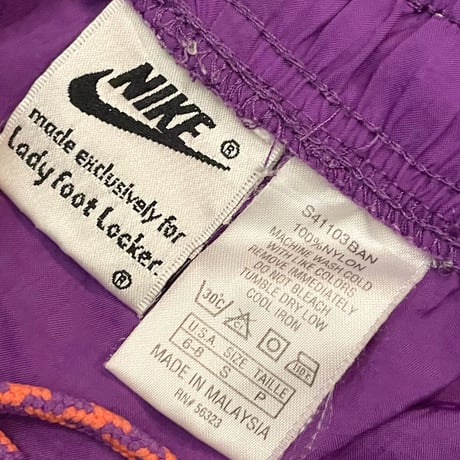 NIKE made exclusively for Lady Foot Locker ナイロンショートパンツ パープル Sサイズ
