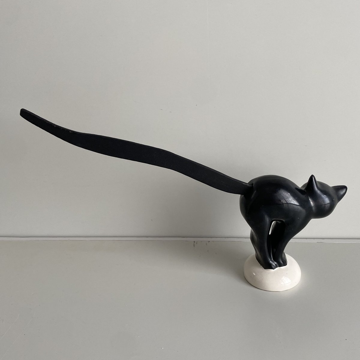 Goebel Cat Pretzel Holder | Holz_antiques