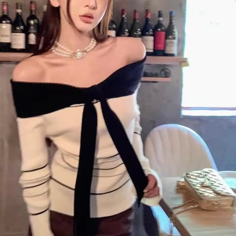 オフショルストライプニット