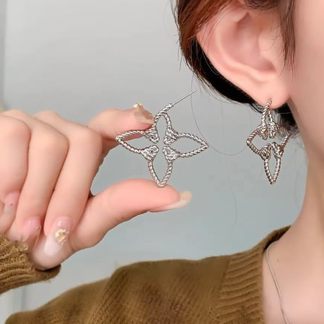 ロープフラワーピアス 2色展開