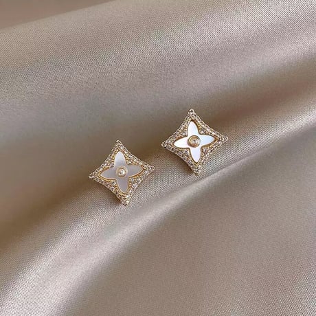 メタルジュエリー フラワーピアス