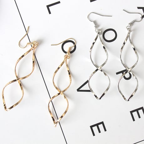 ツイストデザインピアス 2色展開