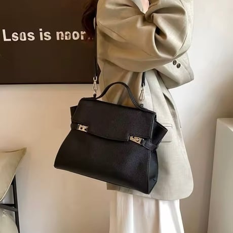 クラシックレザーバッグ 2色展開