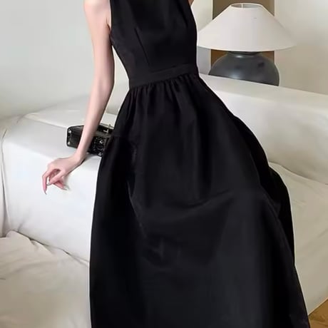 パールネックブラックノースリーブワンピース