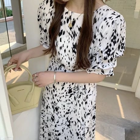 パフスリーブ モノクロモダンワンピース 2色展開