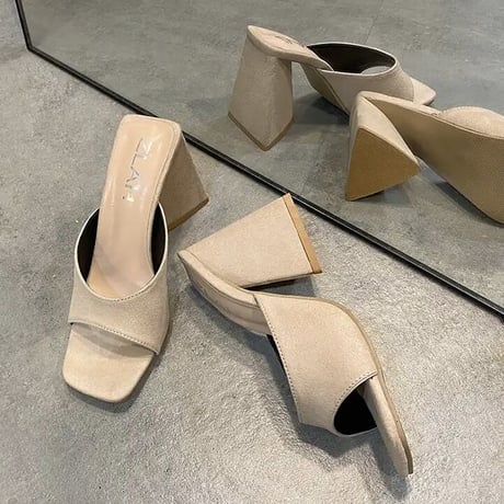 トライアングルソール スエードサンダル 4色展開