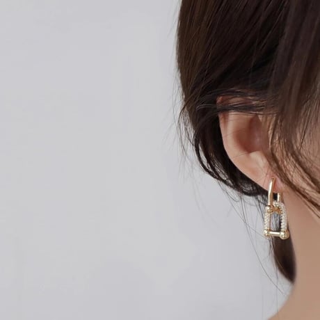 ジュエリーバックル ピアス
