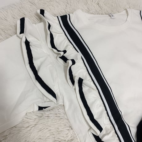 ブラックラインフリル トップス 2色展開