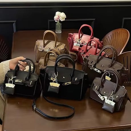 【2サイズ】バッグチャーム付きバッグ 4色展開
