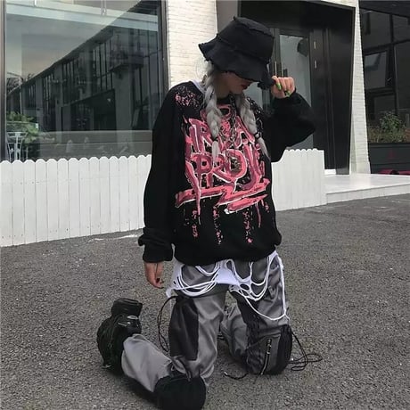 ピンクレター オーバースウェット 2色展開
