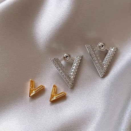 ダブルVモチーフ ピアス 2色展開