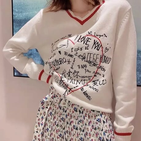 ラインVネック ハートメッセージニット