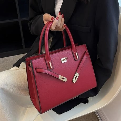 ゴールドバックル レザーバッグ 2色展開