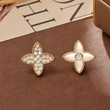 ストーンフラワーピアス 2色展開