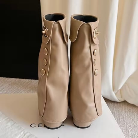 ゴールドモチーフカウレザーブーツ 2色展開