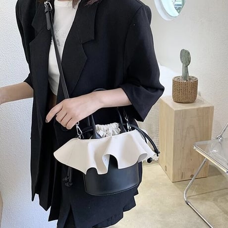 フリルレザー バケットバッグ 3色展開