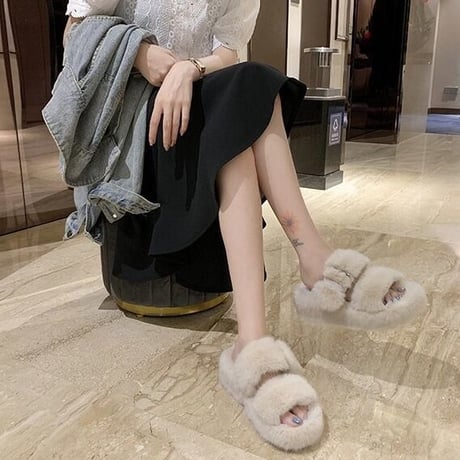 【Black 22.5cm、Ivory23.0cm即納】ボリュームファー ダブルベルトサンダル 4色展開
