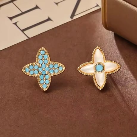 ストーンフラワーピアス 2色展開