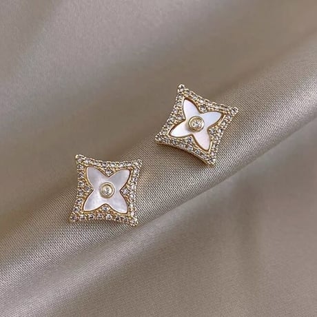 メタルジュエリー フラワーピアス