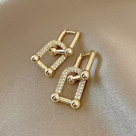 ジュエリーバックル ピアス