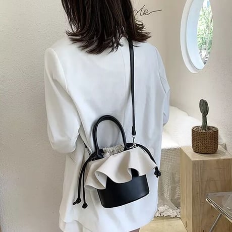 フリルレザー バケットバッグ 3色展開