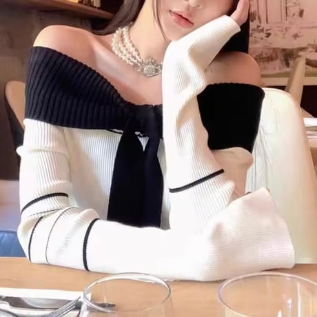 オフショルストライプニット
