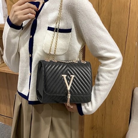 ゴールドチェーン Vキルティングバッグ 3色展開